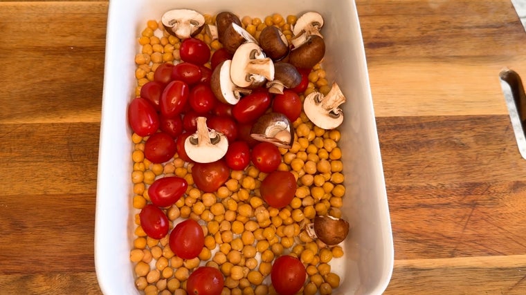 Garbanzos au four avec ingrédients frais