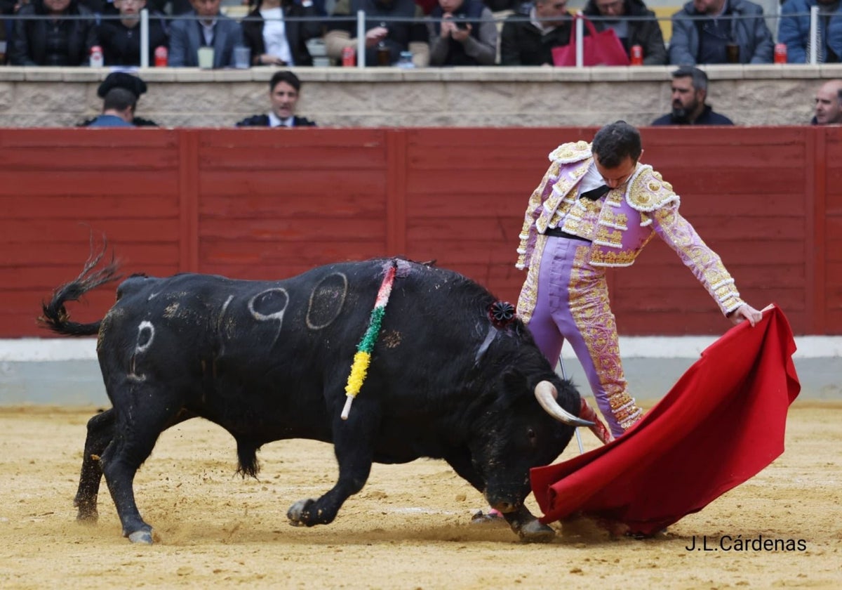 Damián Castaño au naturel avec son taureau d'Alcurrucén