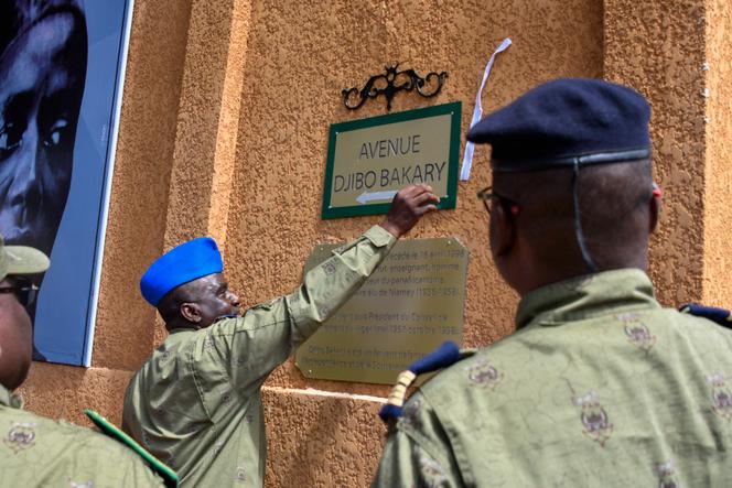 Cérémonie de changement de nom de l’ancienne avenue du Général-Charles-de-Gaulle à Niamey, rebaptisée avenue Djibo-Bakary (premier maire de Niamey), le 15 octobre 2024, à Niamey (Niger).