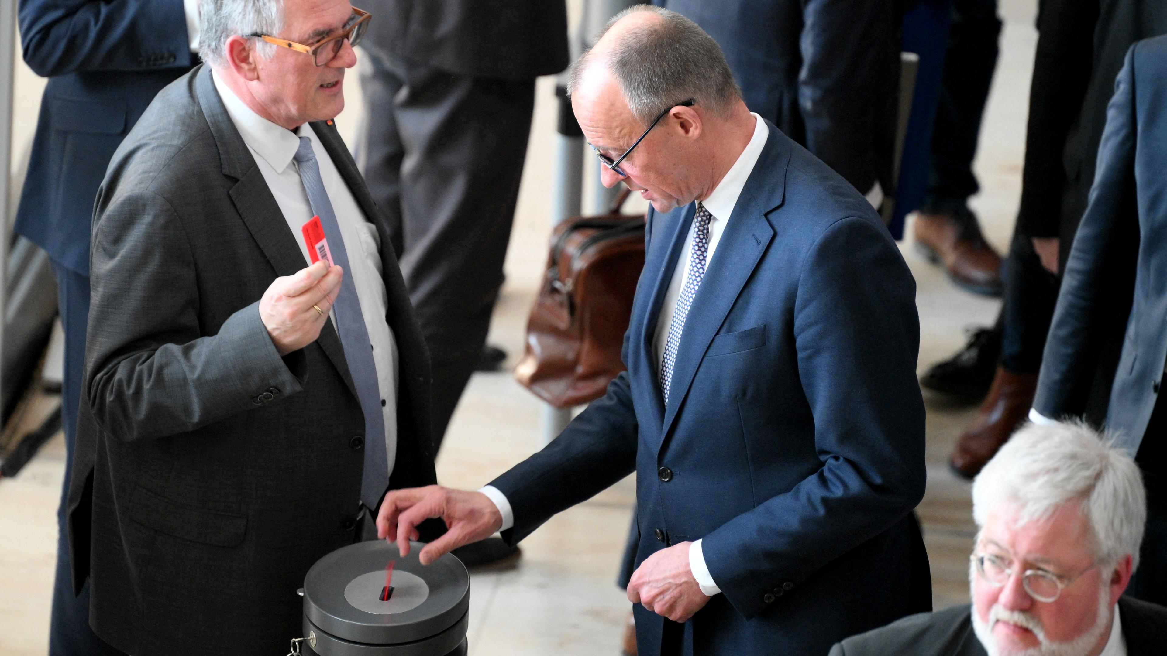 Friedrich Merz vote au Bundestag