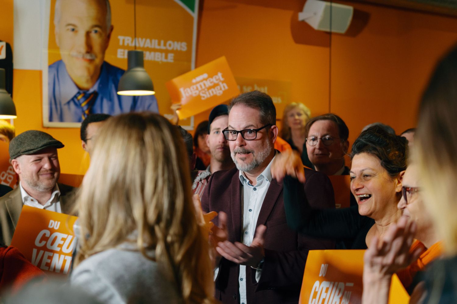 Jagmeet Singh entouré de ses partisans