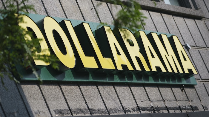 L'enseigne Dollarama sur un édifice.