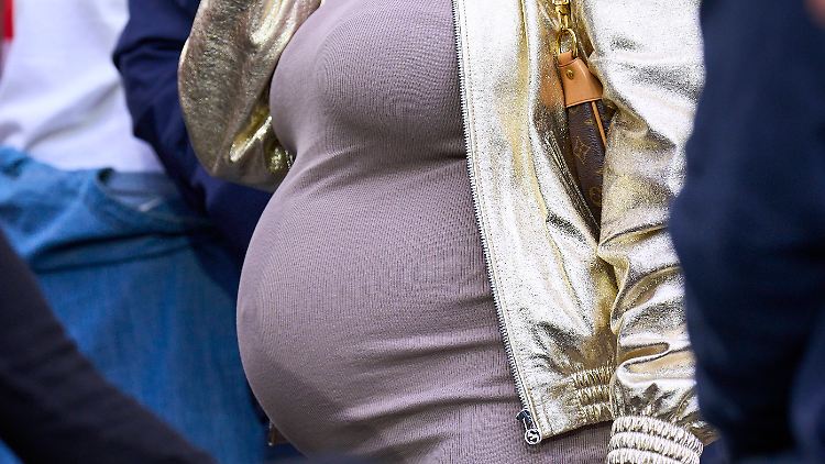 La nouvelle règle établit une norme minimale, les clubs peuvent faire de meilleures offres à leurs joueuses.