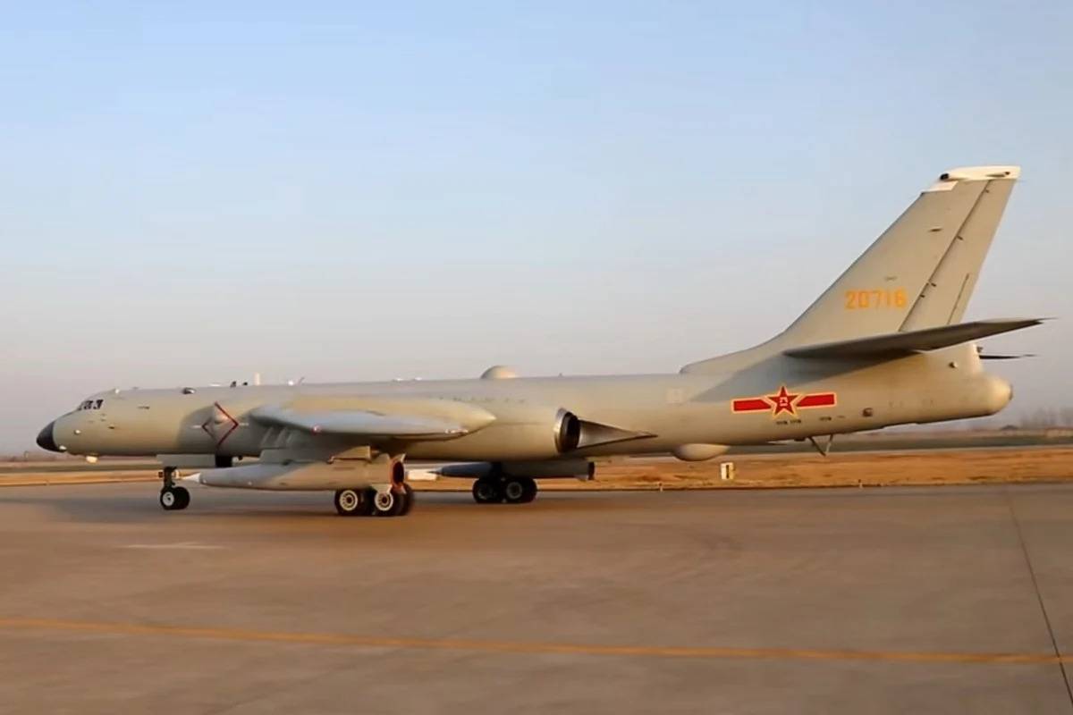 Bombardiers H-6K et missiles Eagle Strike-21