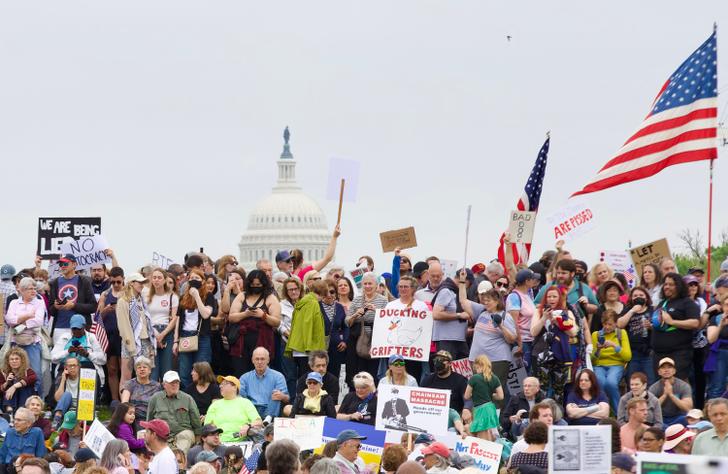Manifestations contre Trump et Musk à Washington.