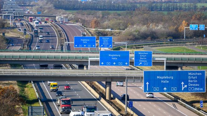 Internationale Energieagentur: Bericht sieht zu wenig Fortschritte bei der Energiewende im Verkehr (Archivbild).