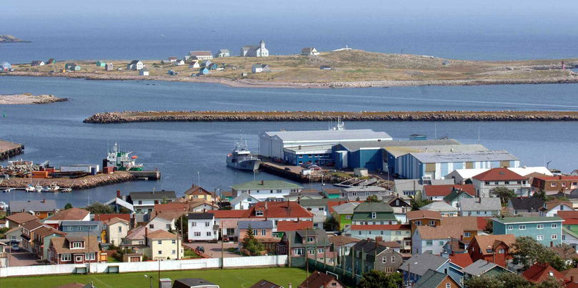 Laurent Wauquiez a déclaré vouloir « enfermer les OQTF à Saint-Pierre-et-Miquelon ».