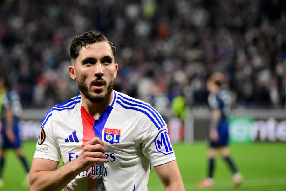 Rayan Cherki auteur de l'égalisation pour l'Olympique Lyonnais contre Manchester United à Décines-Charpieu, le 10 avril 2025