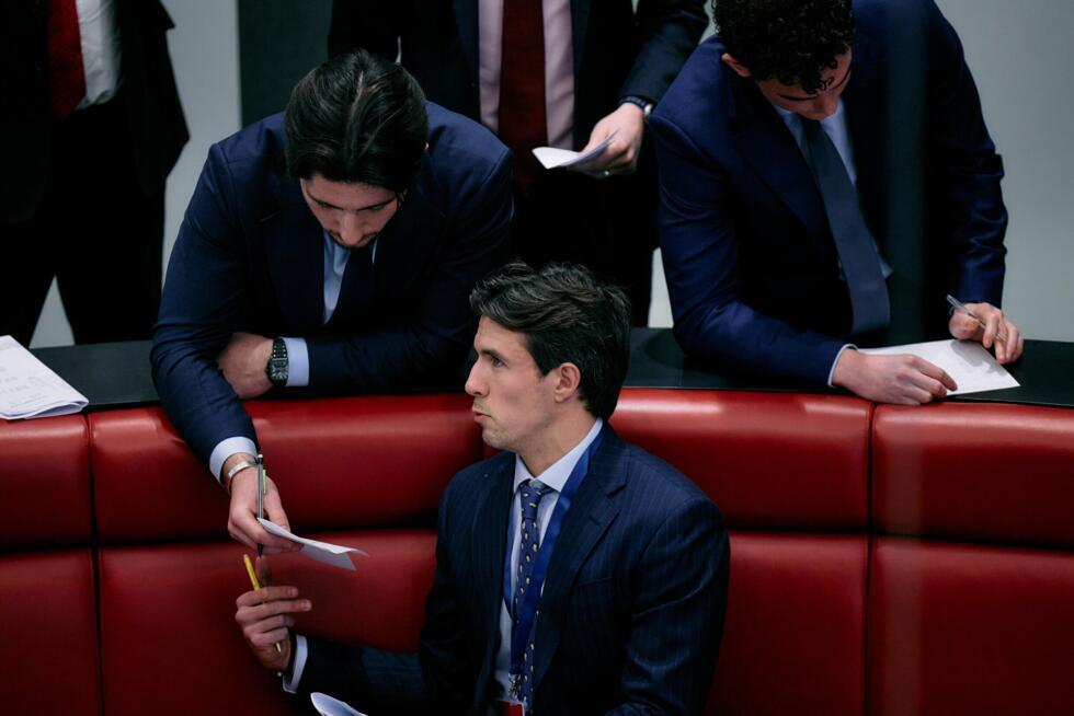 Des traders et brokers dans le 'ring' du London Metal Exchange (LME) à Londres, le 11 mars 2025