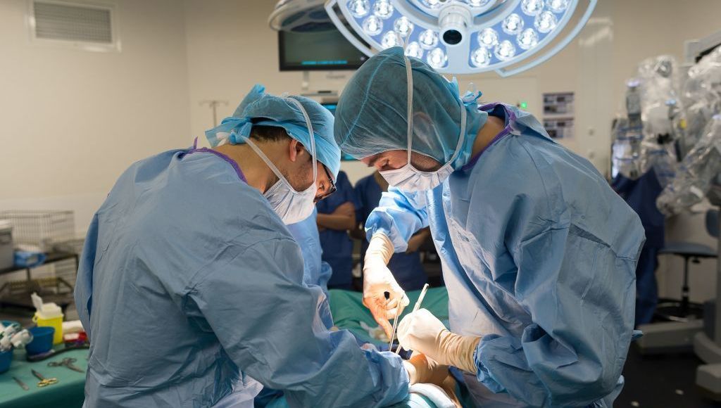 Opérations chirurgicales : le jour à éviter selon plusieurs études