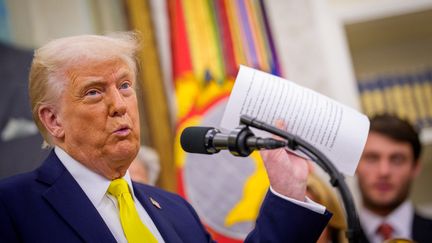 Donald Trump à la Maison Blanche, à Washington (Etats-Unis), le 18 avril 2025. (ANDREW HARNIK / GETTY IMAGES NORTH AMERICA / AFP)