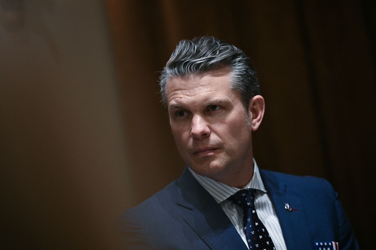 Pete Hegseth, secrétaire à la Défense des États-Unis, avant un déjeuner avec le Premier ministre italien Giorgia Meloni à la Maison-Blanche, Washington, le 17 avril 2025.