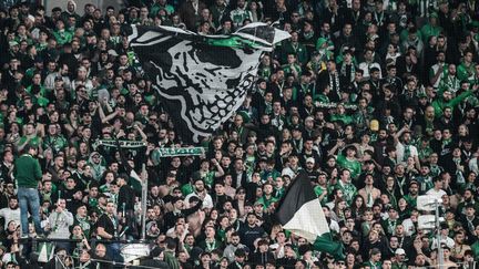 Les supporters stéphanois au stade Geoffroy-Guichard lors du derby Saint-Étienne - Lyon