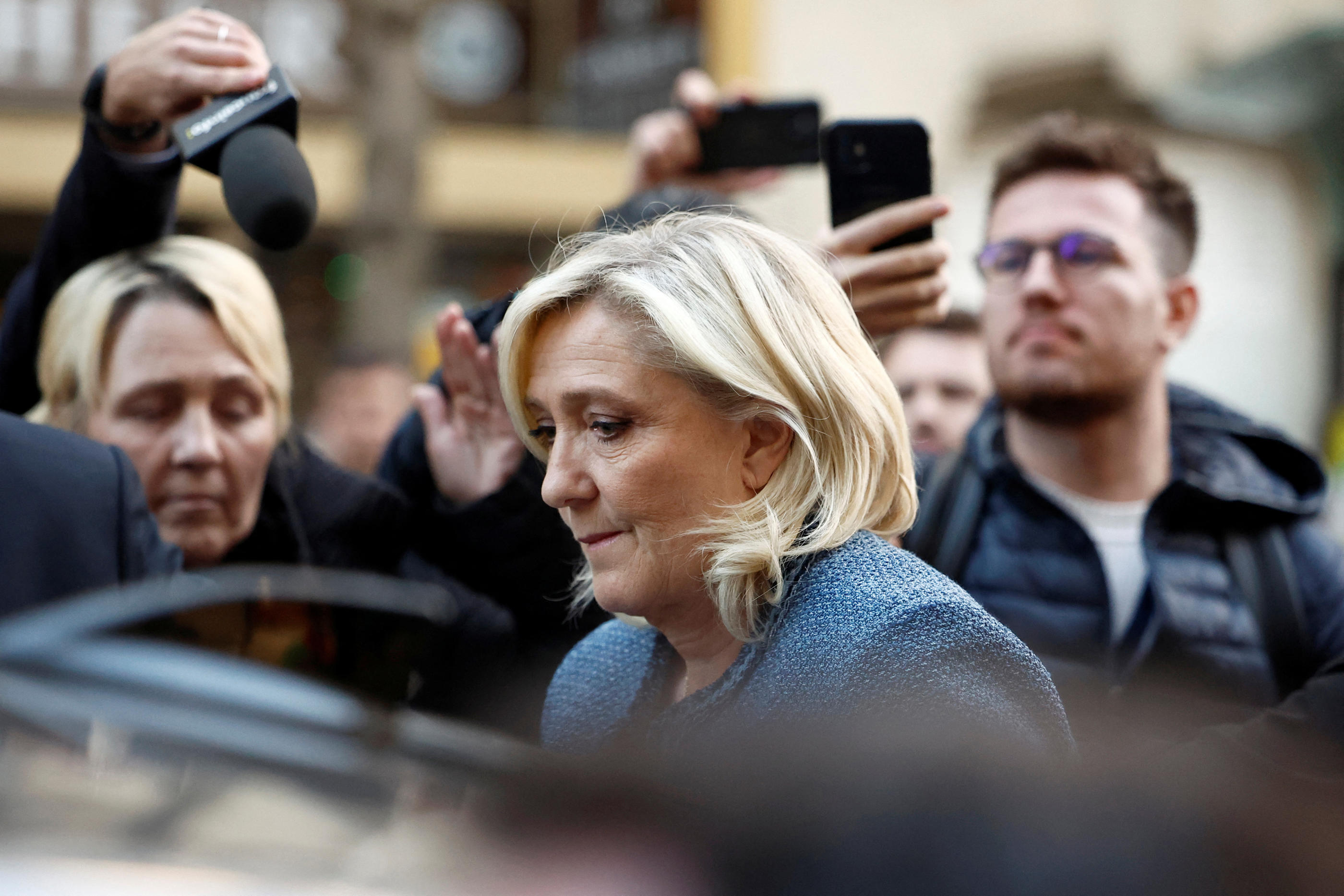 Marine Le Pen a été condamnée à quatre ans d’emprisonnement, dont deux ferme aménagés sous bracelet électronique, le 31 mars 2025 par le tribunal de Paris. Reuters/Abdul Saboor