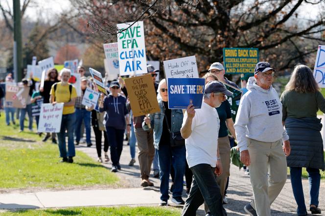 Manifestants à Ann Arbor soutenant l’Agence pour la protection de l’environnement