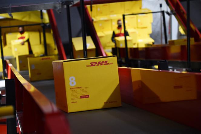 Au centre de distribution de DHL Express, à l’aéroport Paris - Charles-de-Gaulle, le 5 octobre 2021.