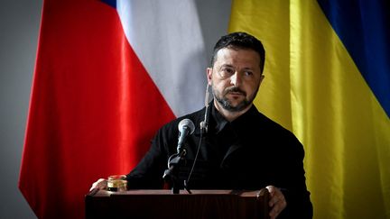 Volodymyr Zelensky à Prague, en République tchèque, le 4 mai 2025. (MICHAL CIZEK / AFP)