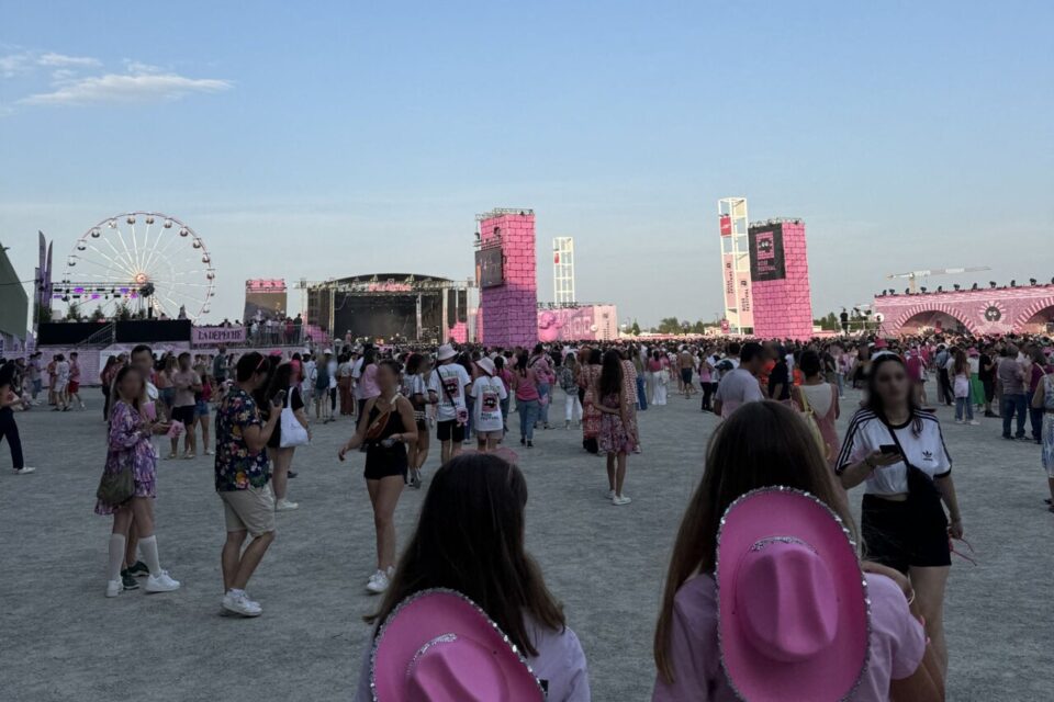 Un artiste annule sa venue au Rose Festival pour le 29 août 2025