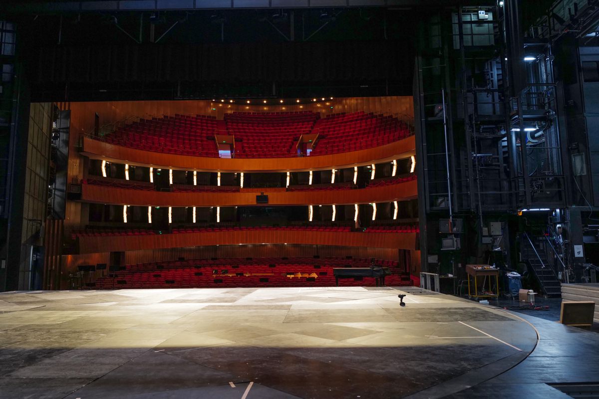 Le Grand Théâtre de Genève, sa scène et sa machinerie, en mai 2020.