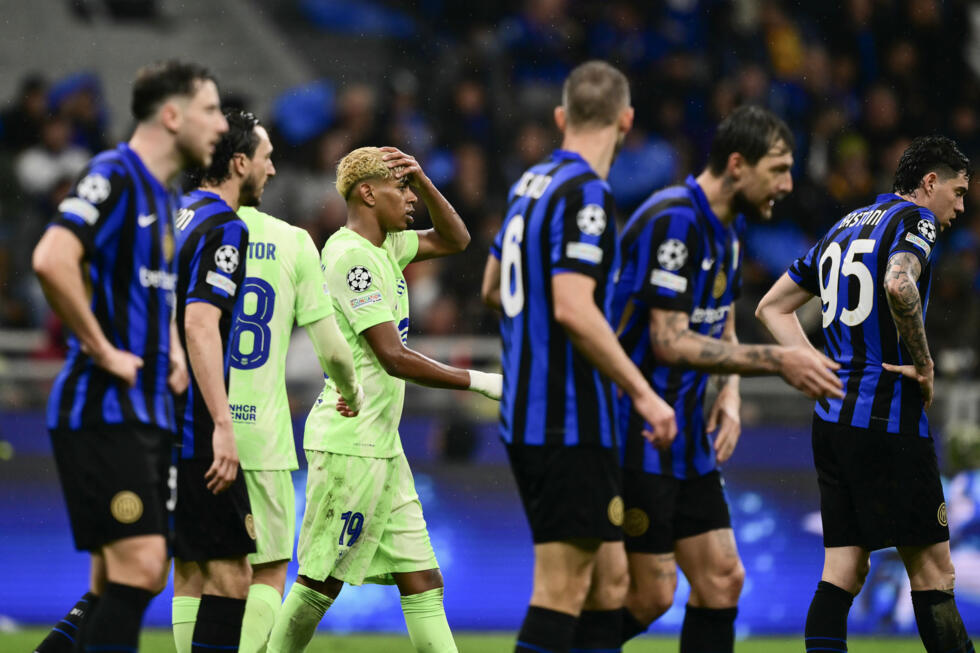 Lamine Yamal du Barça dépité après la défaite face à l'Inter Milan en demi-finale retour de Ligue des champions à San Siro