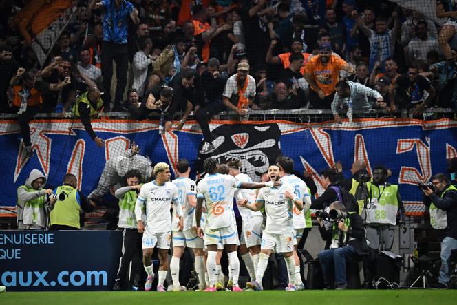 Les joueurs de l’OM célèbrent leur qualification pour la prochaine Ligue des champions après leur victoire au Havre, le 10 mai 2025.