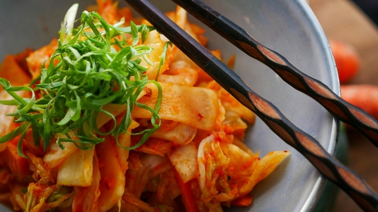 Consommer régulièrement du kimchi aide à la fois la perte de poids et la santé intestinale