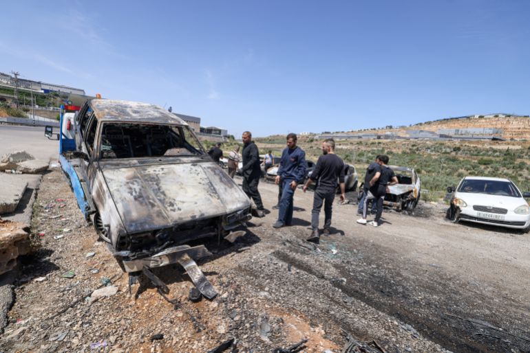 Véhicules brûlés dans la zone industrielle de Barkan, près de Salfit en Cisjordanie occupée