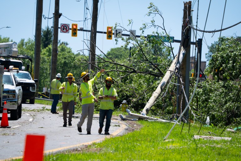 Alexandria, États-Unis – Une partie des habitants sans électricité et rues fermées après une tempête.