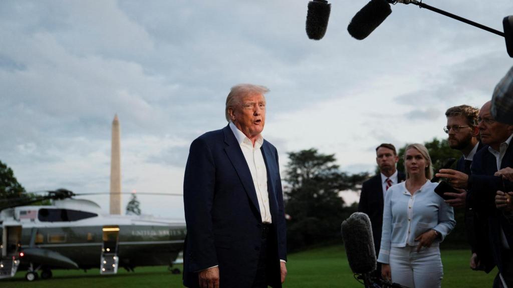 Donald Trump répondant à la presse le 4 mai à la Maison Blanche