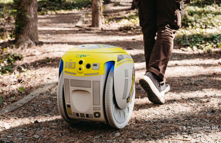 Le droïde G1T4-M1N1 sous licence Star Wars