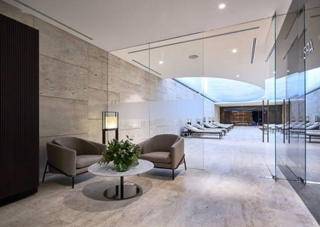 Salon luxueux du penthouse à Madrid