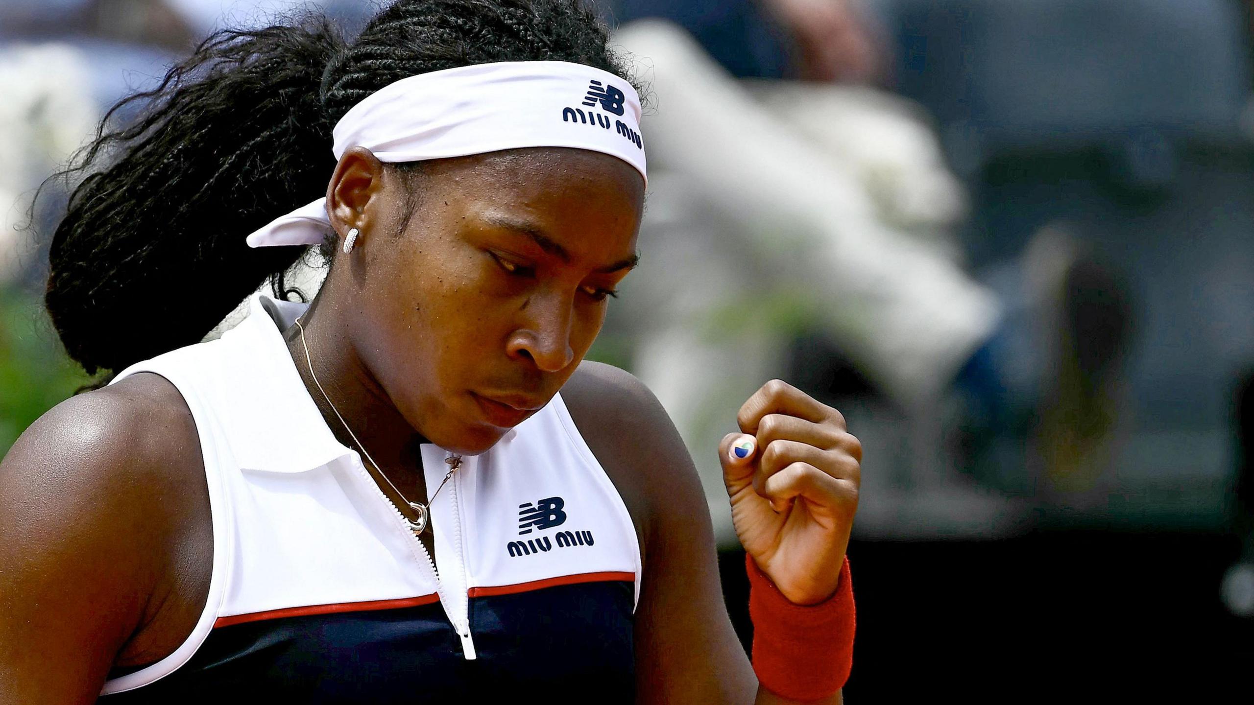 Coco Gauff serre le poing après un point gagné contre Mirra Andreeva