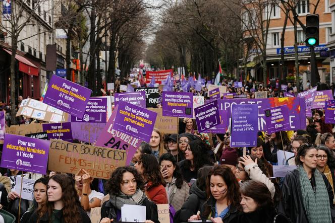 Lors de la marche pour les droits des femmes à Paris, le 8 mars 2024.