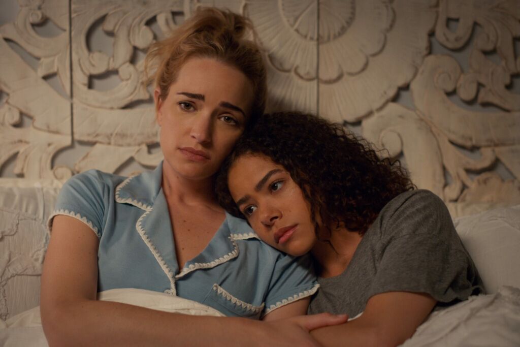 Brianne Howey et Antonia Gentry dans Ginny & Georgia