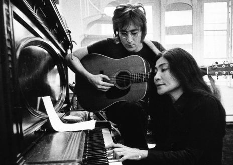 Yoko et John dans un moment intime