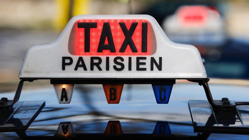 Manifestation de chauffeurs de taxi à Paris le 4 mars 2024