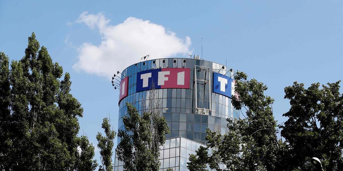 Logo de TF1 et visuel de streaming digital