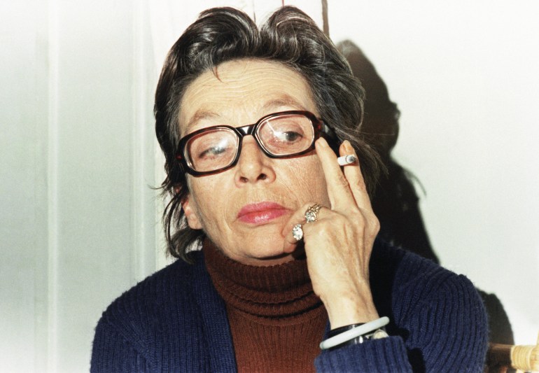 Portrait de Marguerite Duras fumant une cigarette, prise le 15 novembre 1972.