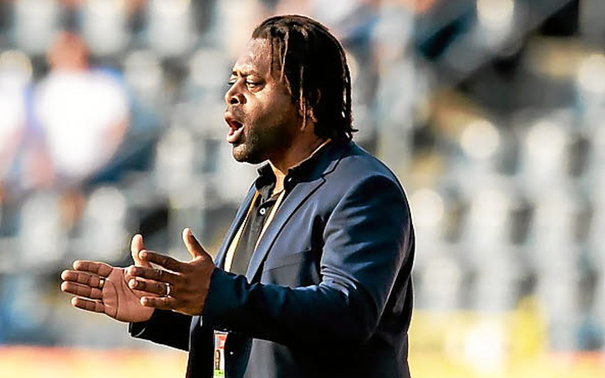Louis Leroux et Dehmaine Tabibou en action lors du match contre le Mexique