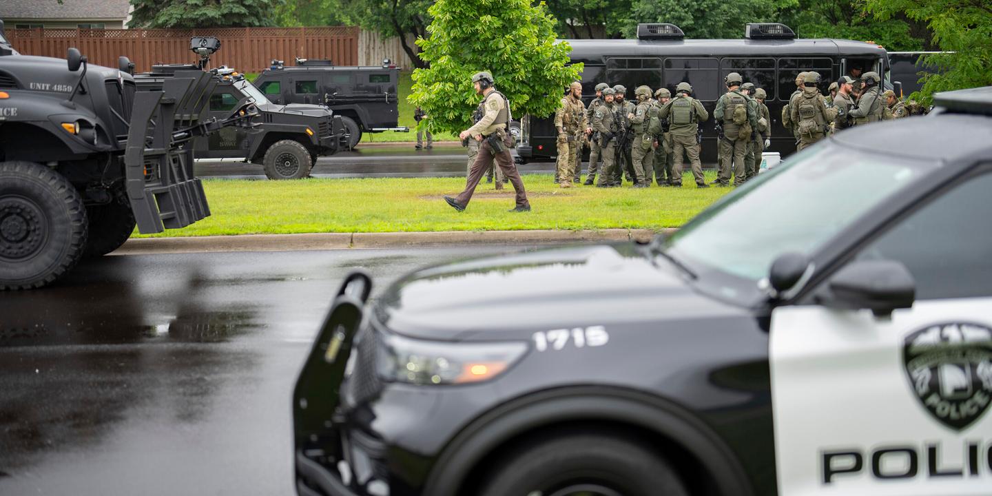 Police et agents en action lors de la chasse à l'homme dans le Minnesota