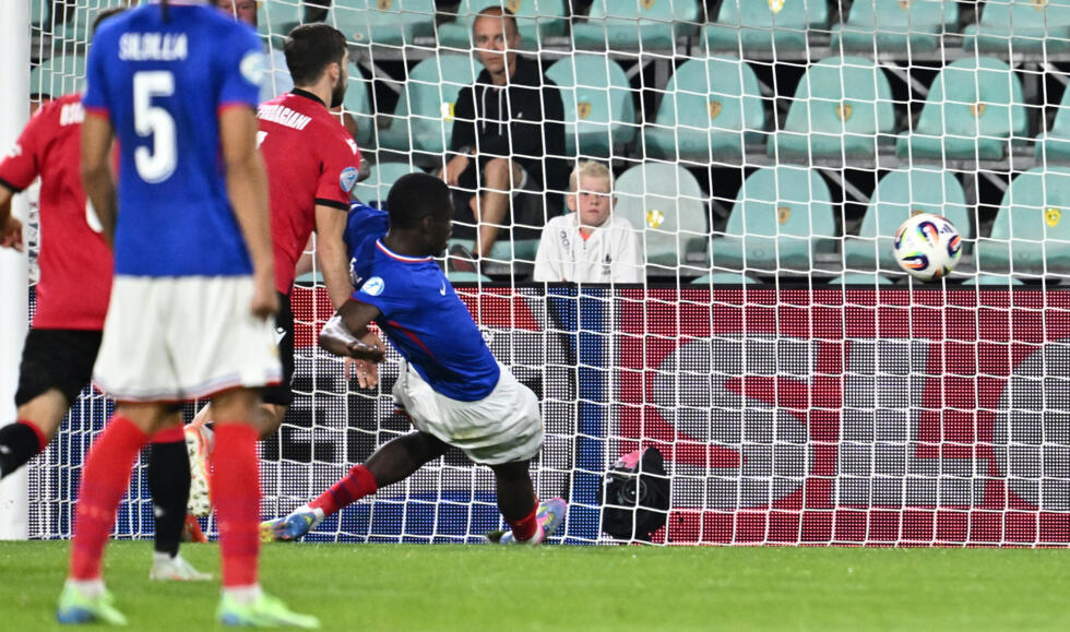 L'attaquant des Bleuets Thierno Barry inscrit le but du 3-2 face à la Géorgie, à l'Euro Espoirs, à Zilina, en Slovaquie, le 14 juin 2025