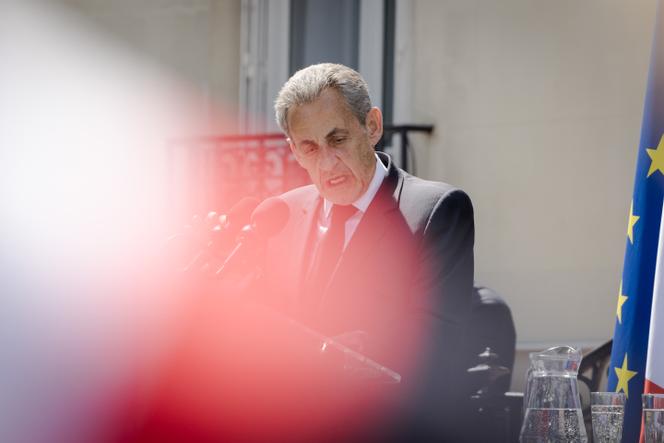 L’ancien président Nicolas Sarkozy prononce un discours lors de la cérémonie d'hommage à Aurélie Fouquet à Villiers-sur-Marne, dans le Val-de-Marne, le 20 mai 2025.