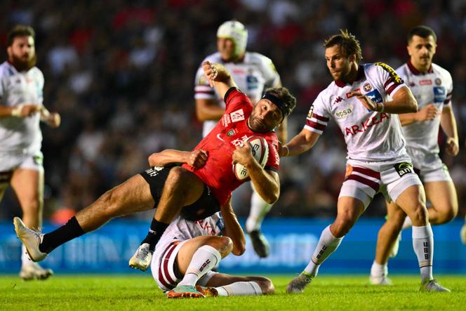 Le joueur du Rugby Club Toulonnais Jérémy Sinzelle face à l’Union Bordeaux-Bègles, au Stade Mayol à Toulon, dans le sud-est de la France, le 1er juin 2025.