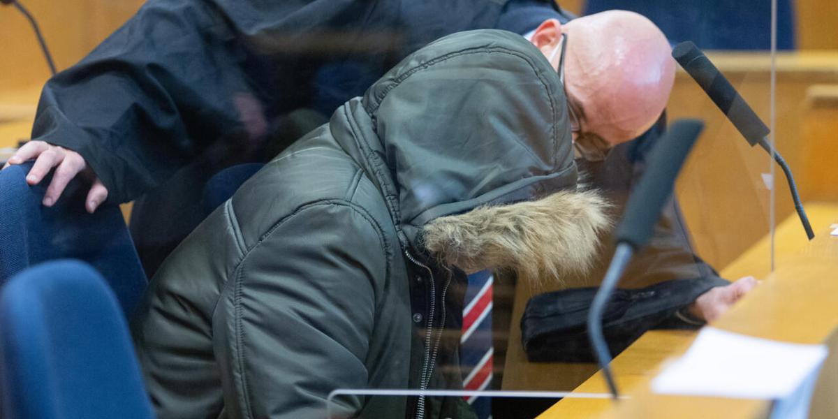 Photo illustrant un procès judiciaire international