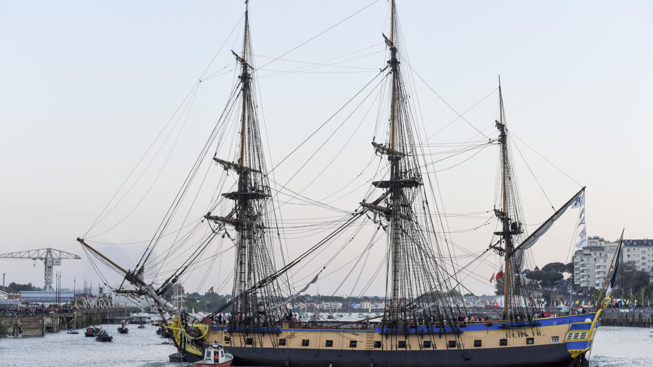 L'Hermione, réplique de la frégate qui emmena le général La Fayette soutenir les insurgés américains en 1780, à Nantes le 25 mai 2019
