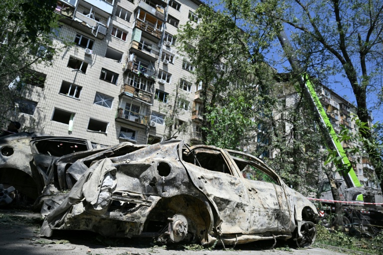 Vue aérienne des attaques à Kiev durant la nuit