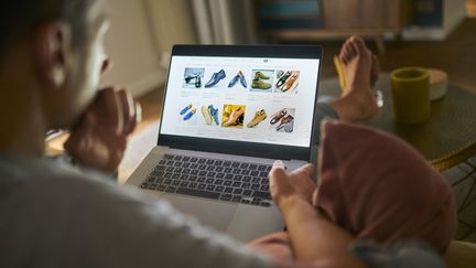 Les soldes d'été ont débuté mercredi 25 juin et les acheteurs en ligne répondent présent.