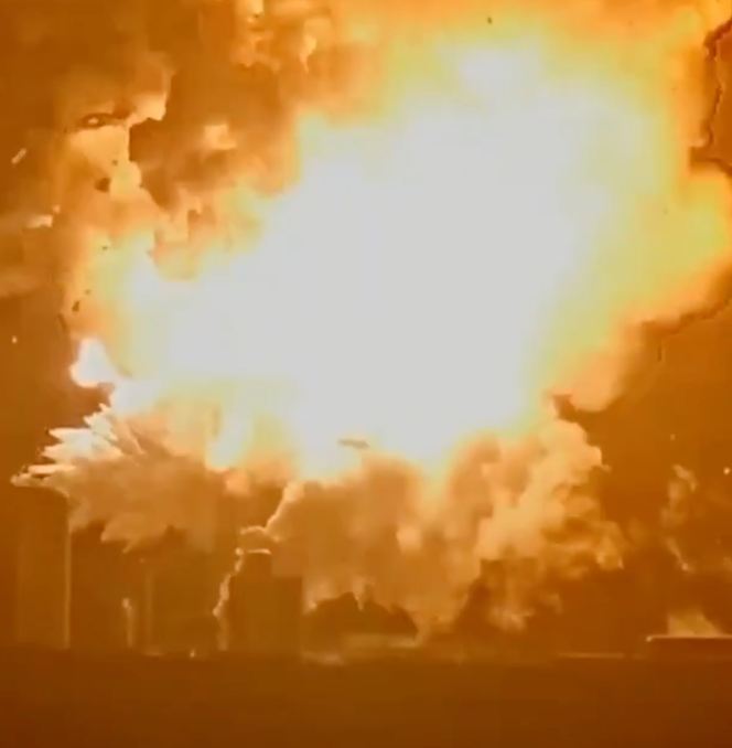 Explosion de la fusée Starship 36 de SpaceX, à Starbase, au Texas, dans la nuit du mercredi 18 au jeudi 19 juin 2025.