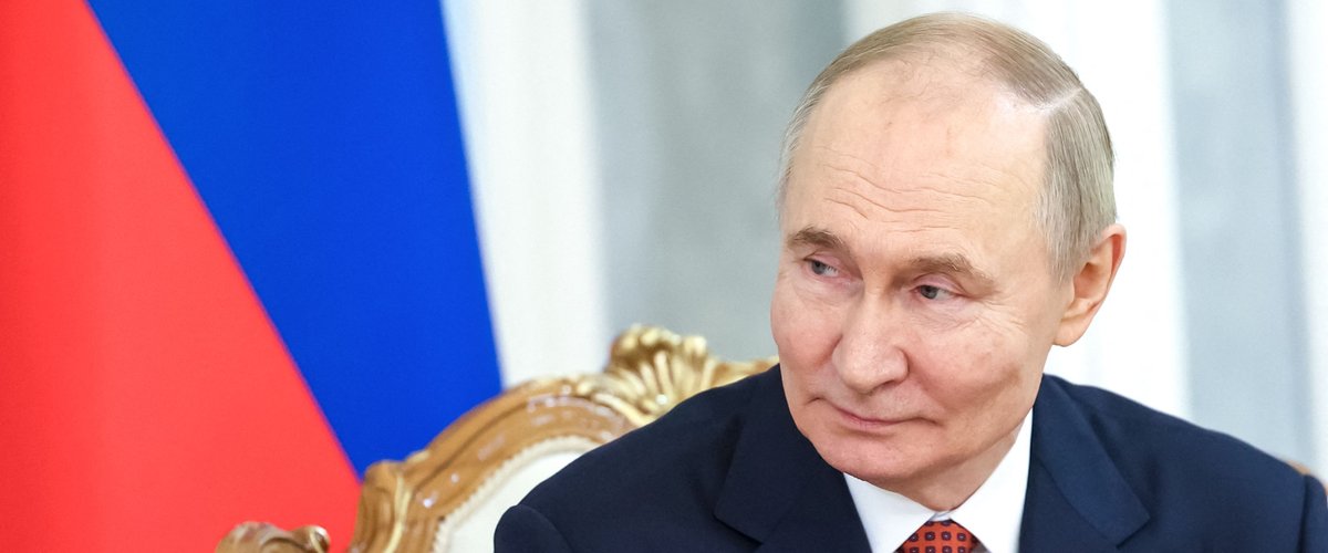 Image illustrant la tension en Ukraine pendant une nuit de frappes»></noscript><figcaption>Frappe nocturne en Ukraine, au cœur d’un conflit qui ne faiblit pas</figcaption></figure>
<p>Ces événements illustrent la complexité d’un conflit marqué par une intensification de l’offensive russe et une résistance ukrainienne accrue. La communauté internationale reste vigilante face à la situation, dont l’évolution demeure incertaine malgré les déclarations et décisions prises ces derniers jours.</p>
</div>
<div class=
