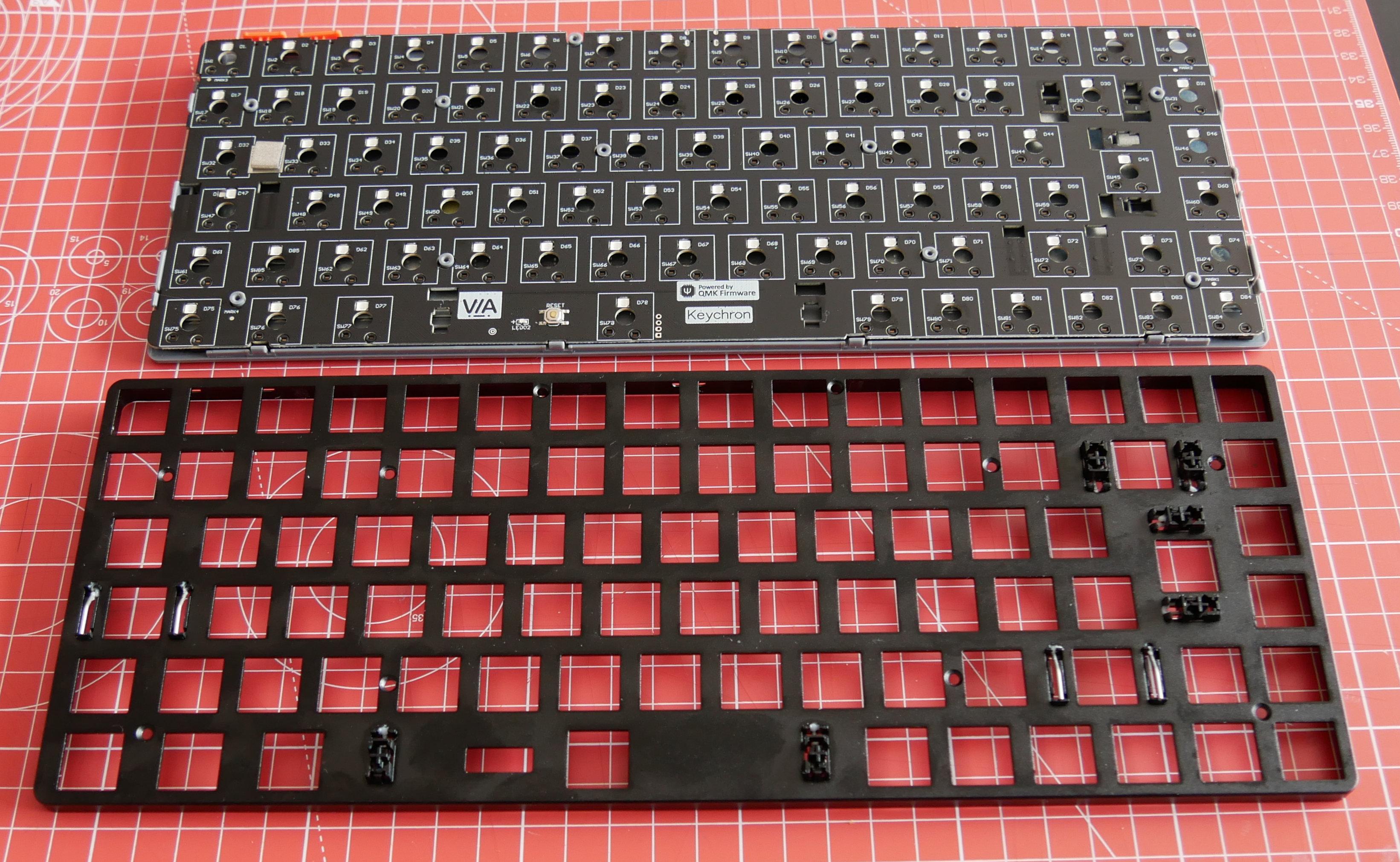 Clavier Keychron K3 Pro avec la grille avant enlevée